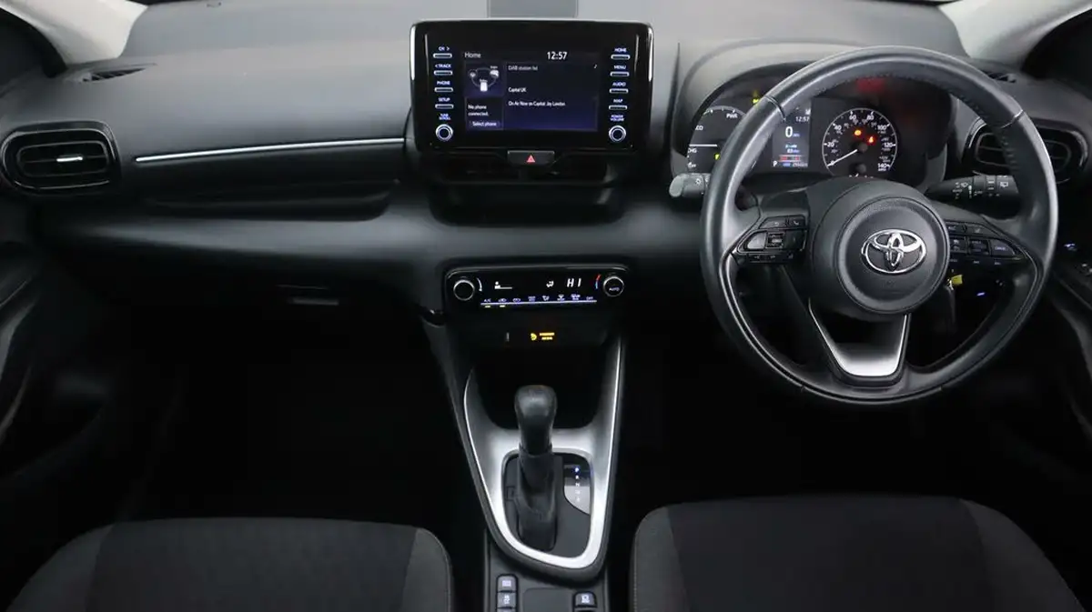 2022-toyota-yaris-15-vvt-i-icon-big-11