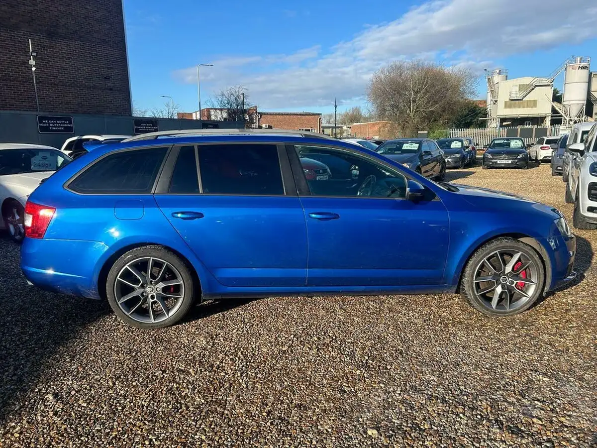 2014-skoda-octavia-20tdi-vrs-estate-dsg-big-7