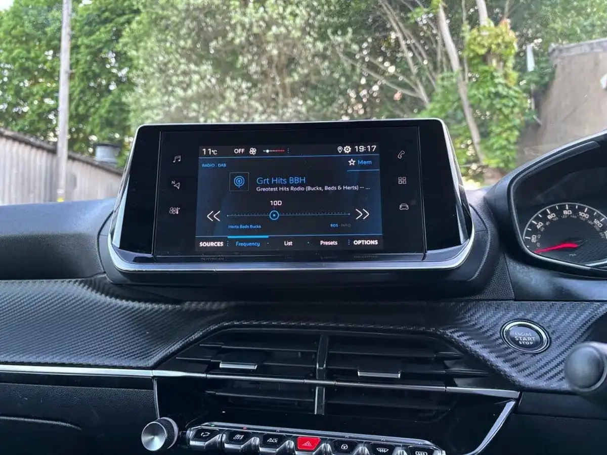 2022-peugeot-208-12-puretech-active-premium-100bhp-eat8-big-28