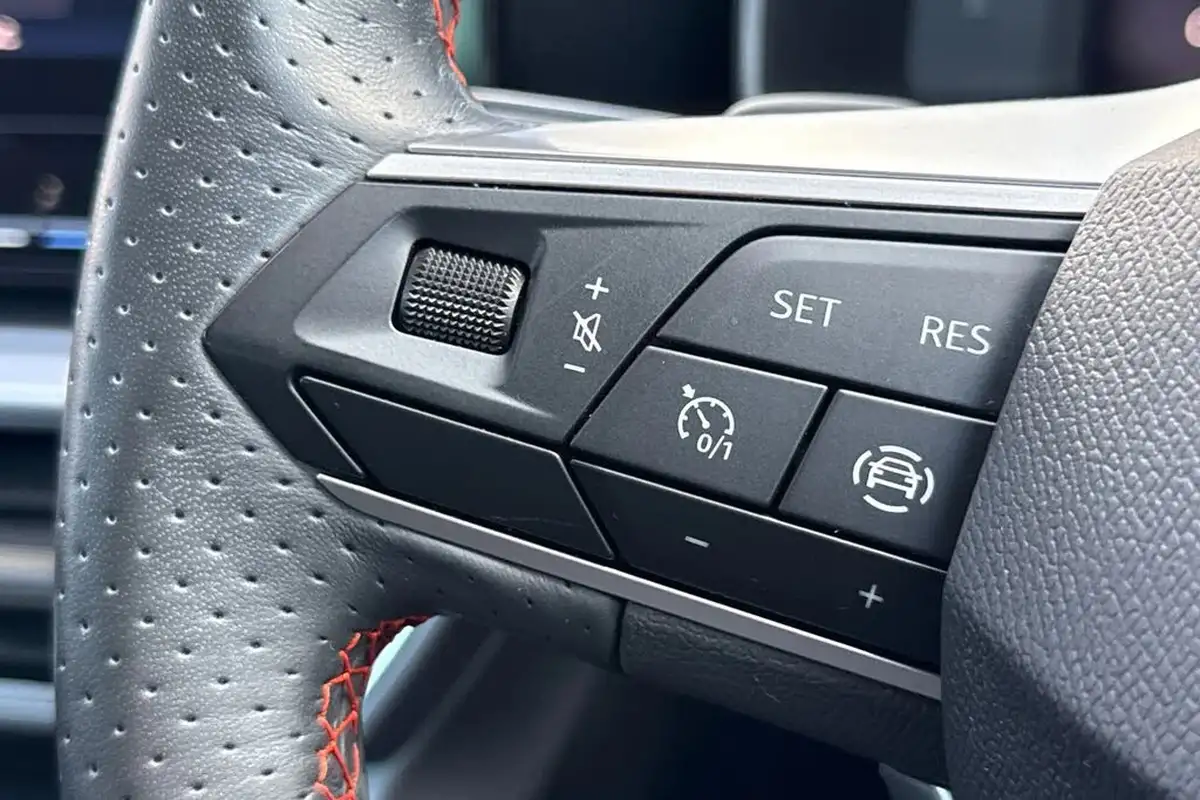 2021-seat-leon-14-e-hybrid-fr-hatchback-big-28