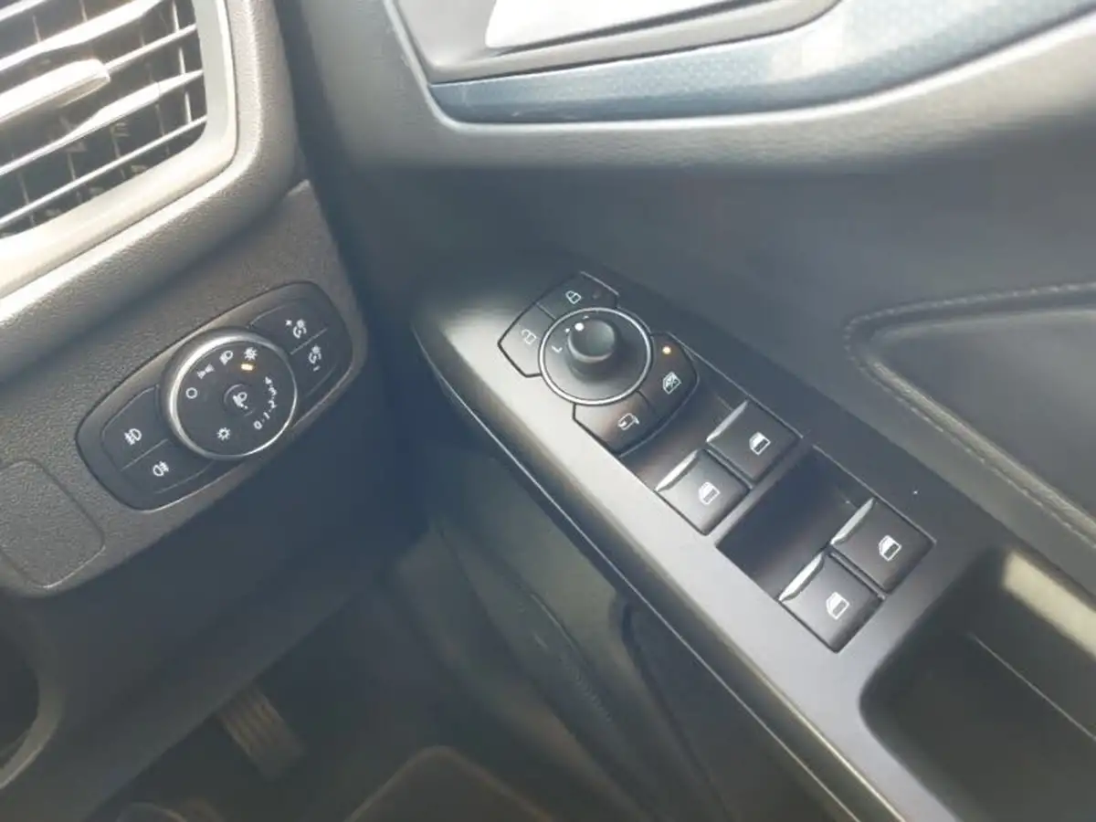 2022-ford-focus-10t-active-vignale-155ps-hybrid-mhev-hatchback-big-17