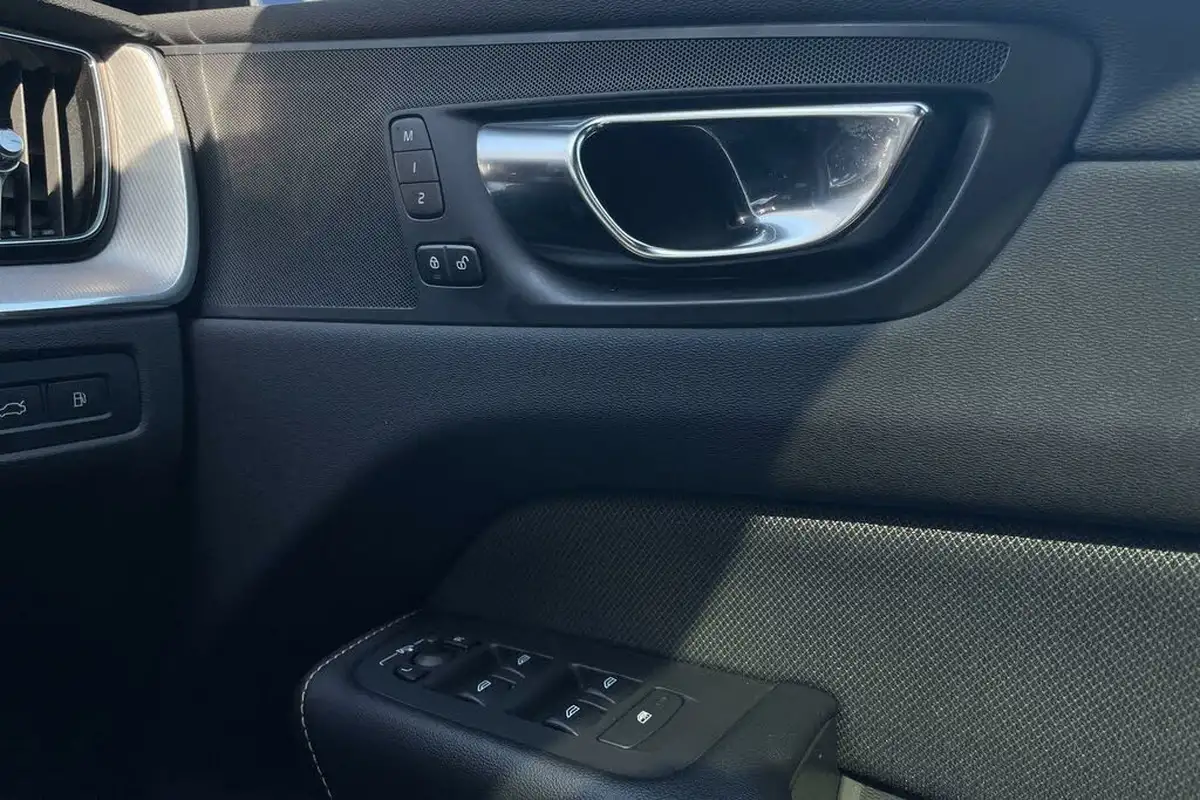 2021-volvo-xc60-20-t8-r-design-pro-455bhp-plug-in-hybrid-big-41