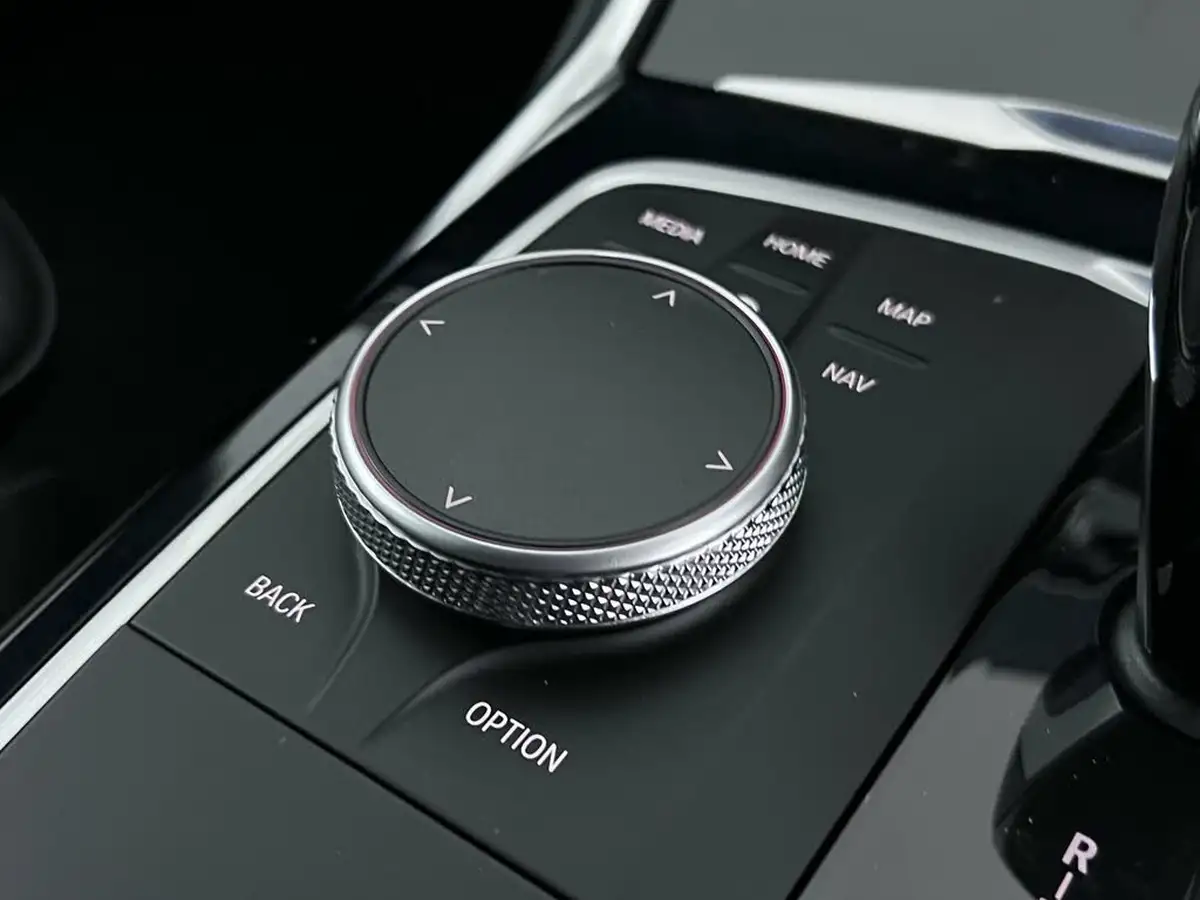 2021-bmw-3-series-20-330e-m-sport-pro-edition-saloon-4d-big-34