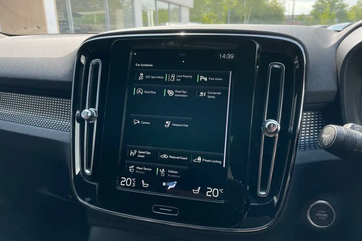 2019-volvo-xc40-20td-d3-r-design-awd-geartronic-big-39