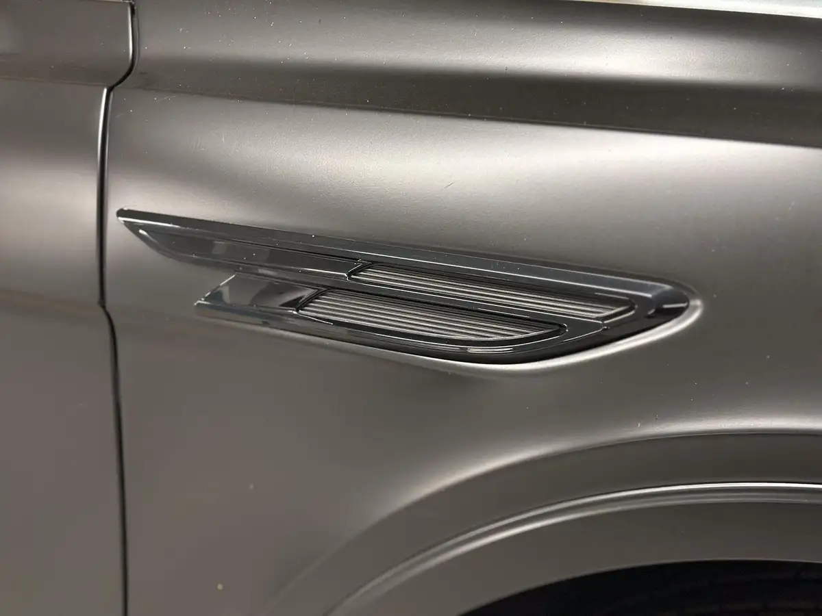 2022-bentley-bentayga-40-v8-big-7
