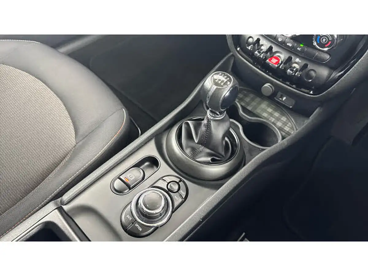 2021-mini-clubman-15-cooper-classic-big-9