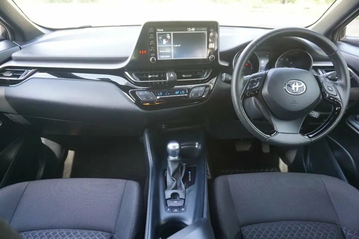 2022-toyota-c-hr-18-vvt-i-icon-big-3