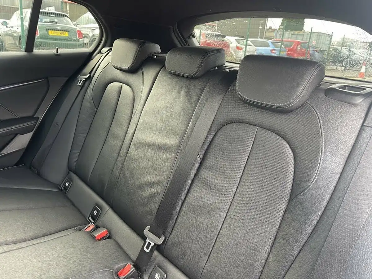 2020-bmw-1-series-20td-118d-m-sport-big-11