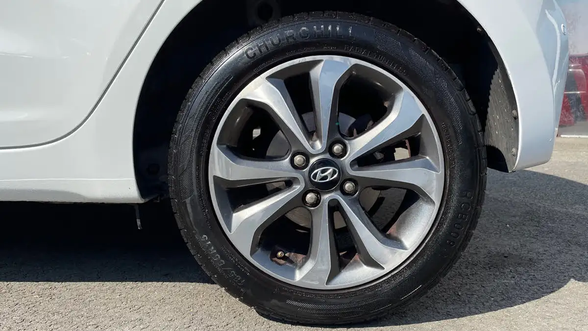 2019-hyundai-i10-10-play-big-17