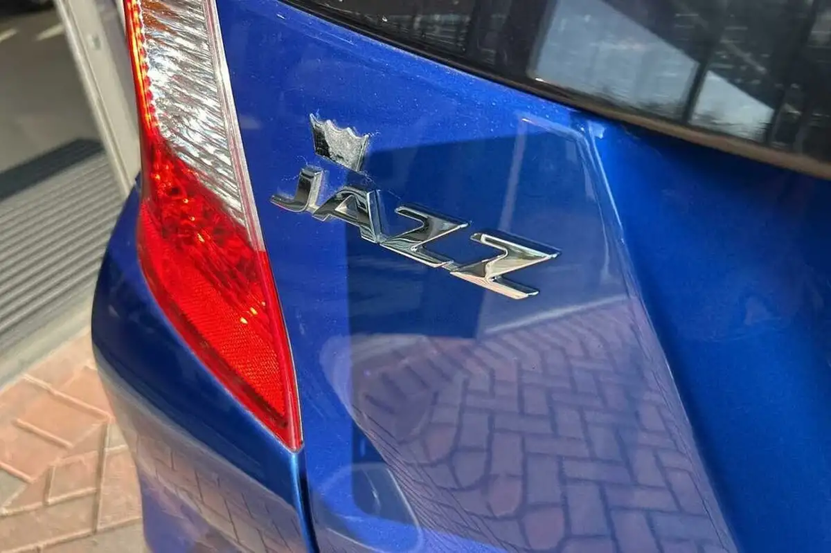 2019-honda-jazz-15-i-vtec-sport-navi-cvt-big-35