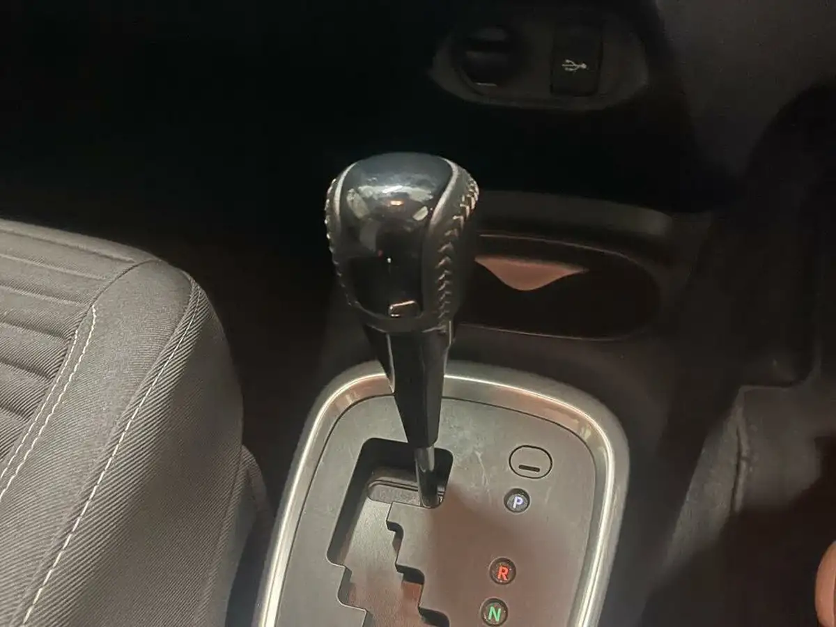 2019-toyota-yaris-15-vvt-i-icon-tech-98bhp-hybrid-1497cc-e-cvt-big-20