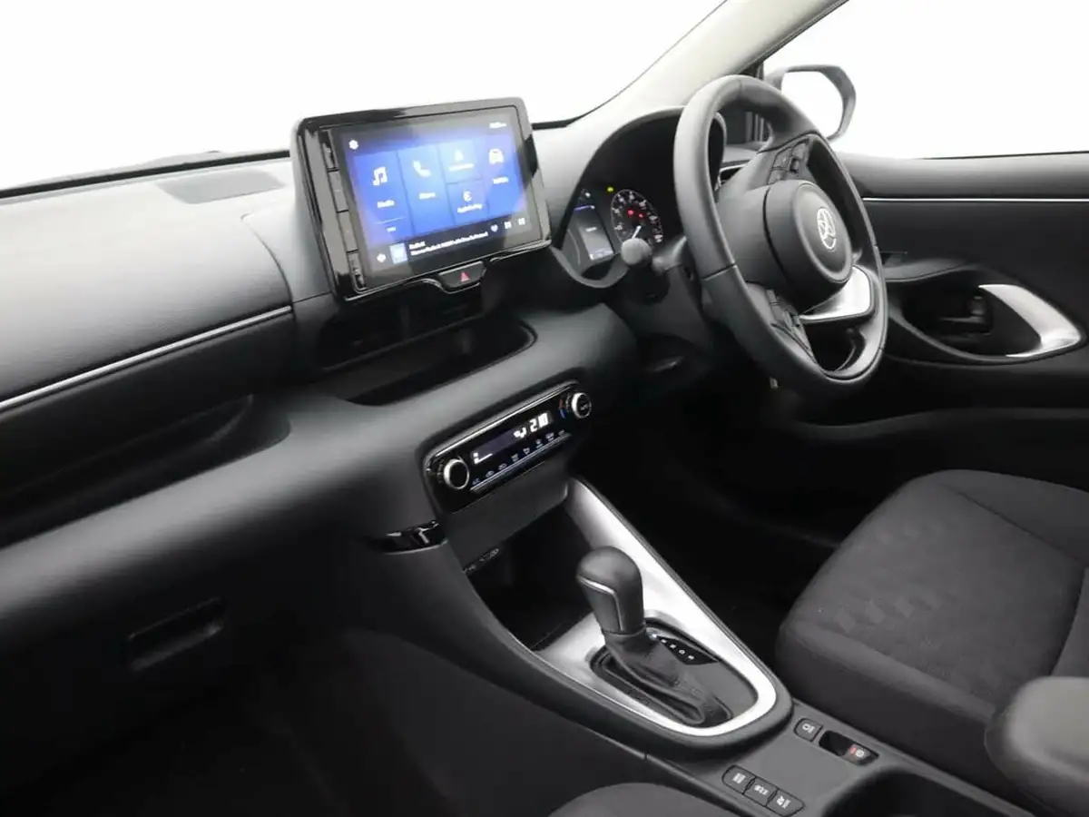2024-toyota-yaris-15-vvt-i-icon-big-8