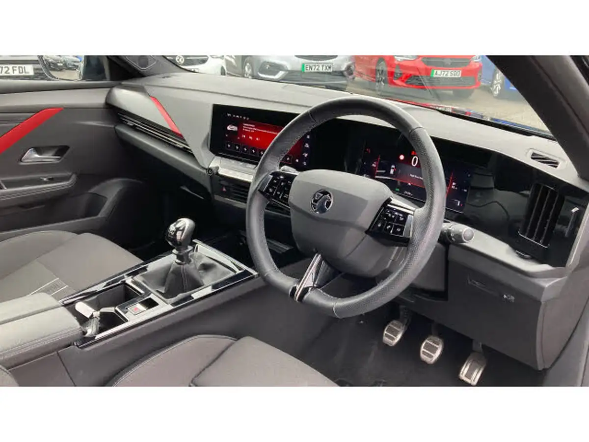 2022-vauxhall-astra-12-turbo-gs-line-hatchback-big-10