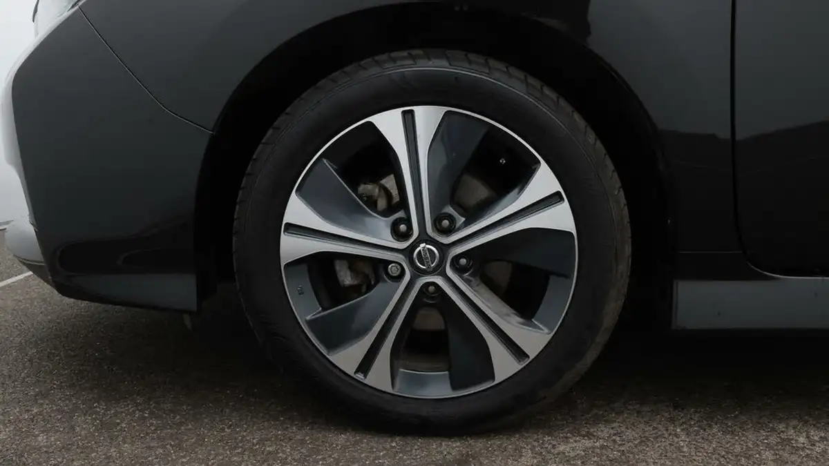2021-nissan-leaf-e-tekna-big-18