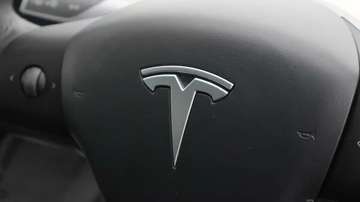 2021-tesla-model-3-e-long-range-awd-big-22