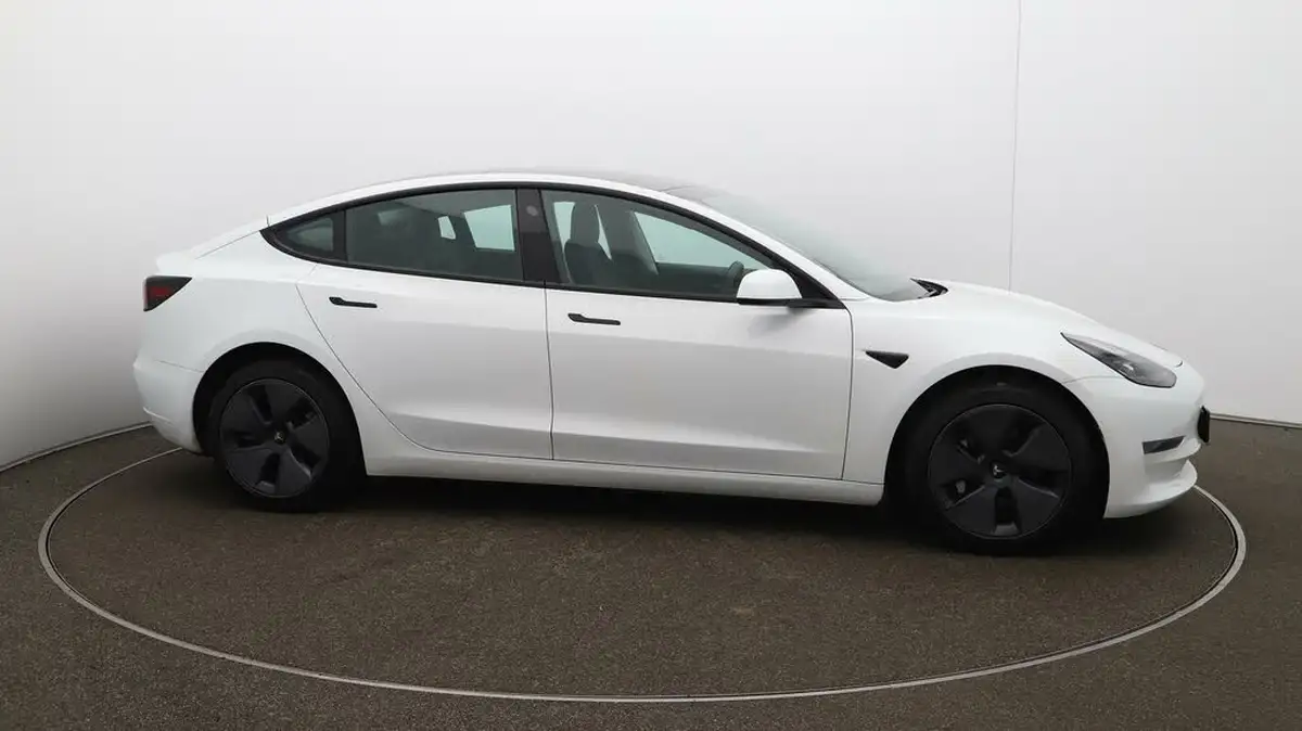 2021-tesla-model-3-e-long-range-awd-big-39
