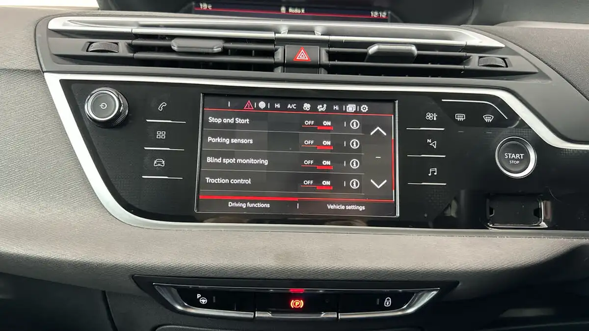2022-citroen-grand-c4-spacetourer-12-puretech-shine-eat8-big-24