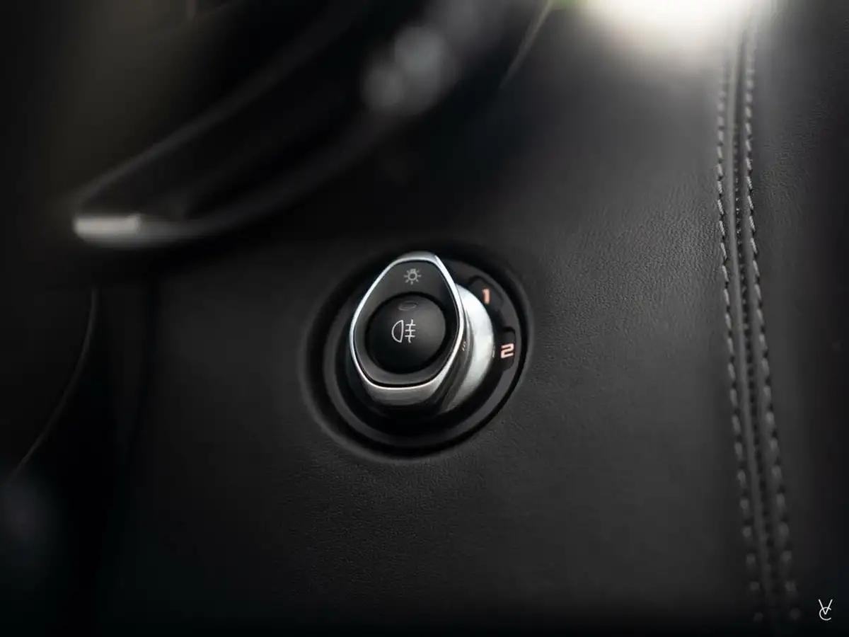 2016-mclaren-570s-38-big-24