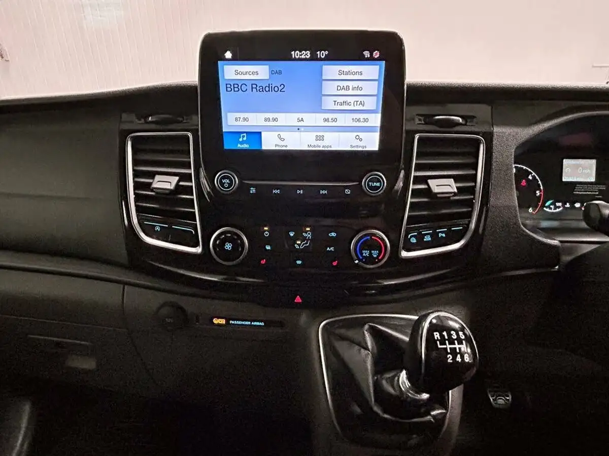 2023-ford-transit-custom-big-23