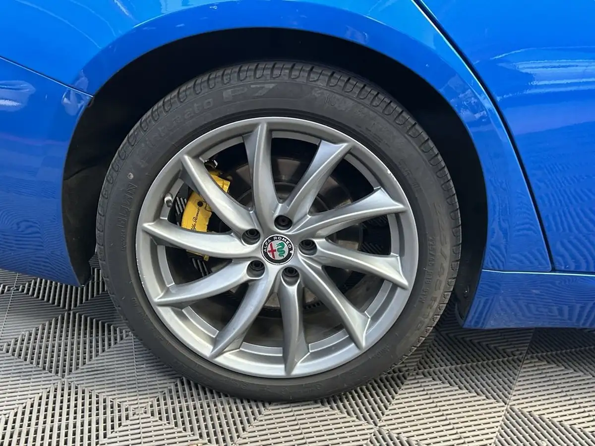2018-alfa-romeo-giulia-20-veloce-big-23