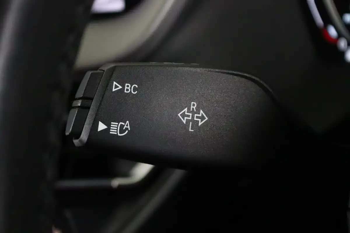 2020-bmw-1-series-20td-118d-m-sport-big-24