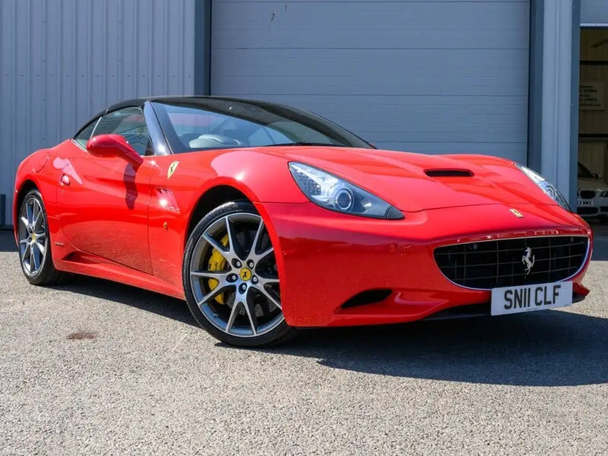 2010-ferrari-california-43-big-45