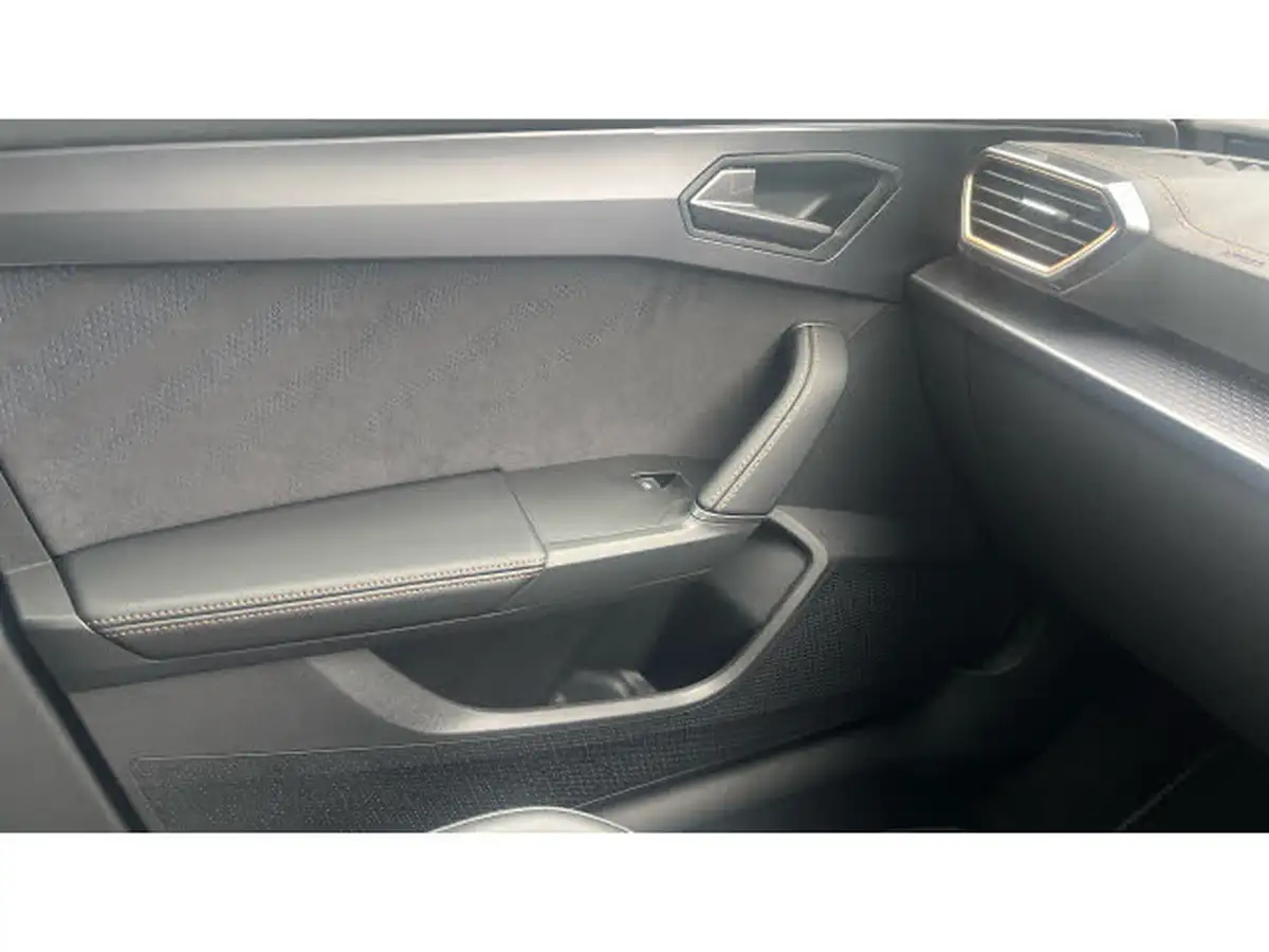 2025-cupra-formentor-15-e-hybrid-vz1-big-42