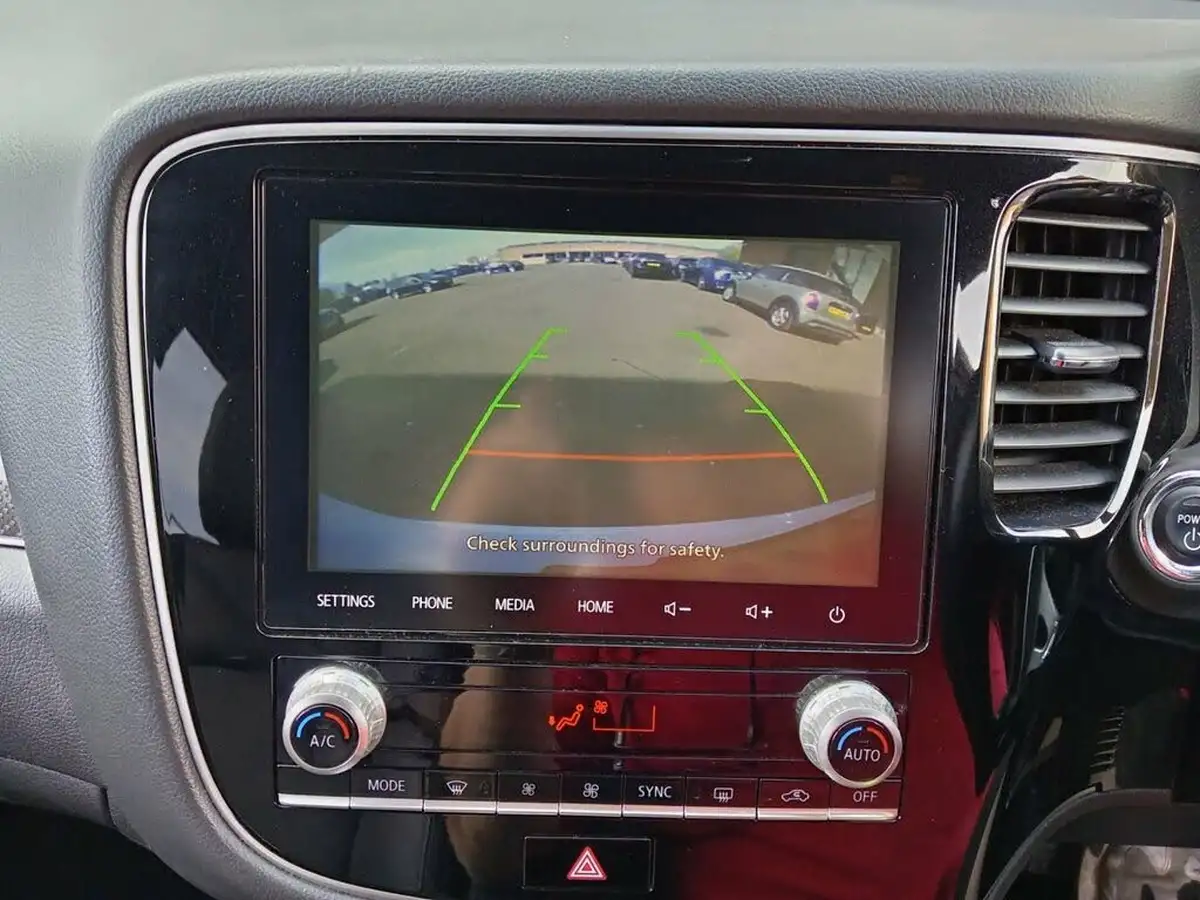 2019-mitsubishi-outlander-24-dynamic-safety-phev-big-1