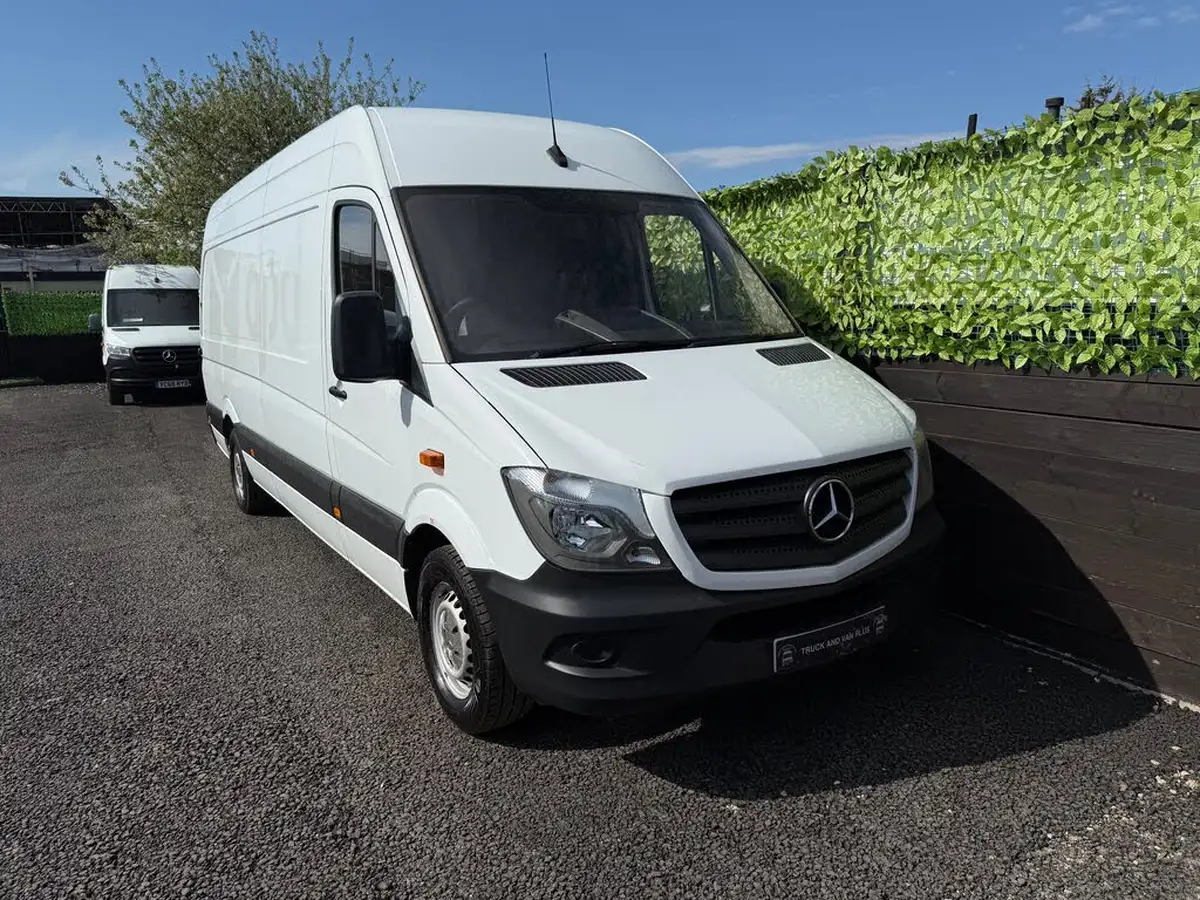 2018-mercedes-benz-sprinter-21cdi-311-swb-panel-van-big-0