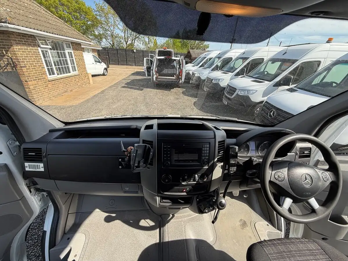 2018-mercedes-benz-sprinter-21cdi-311-swb-panel-van-big-24