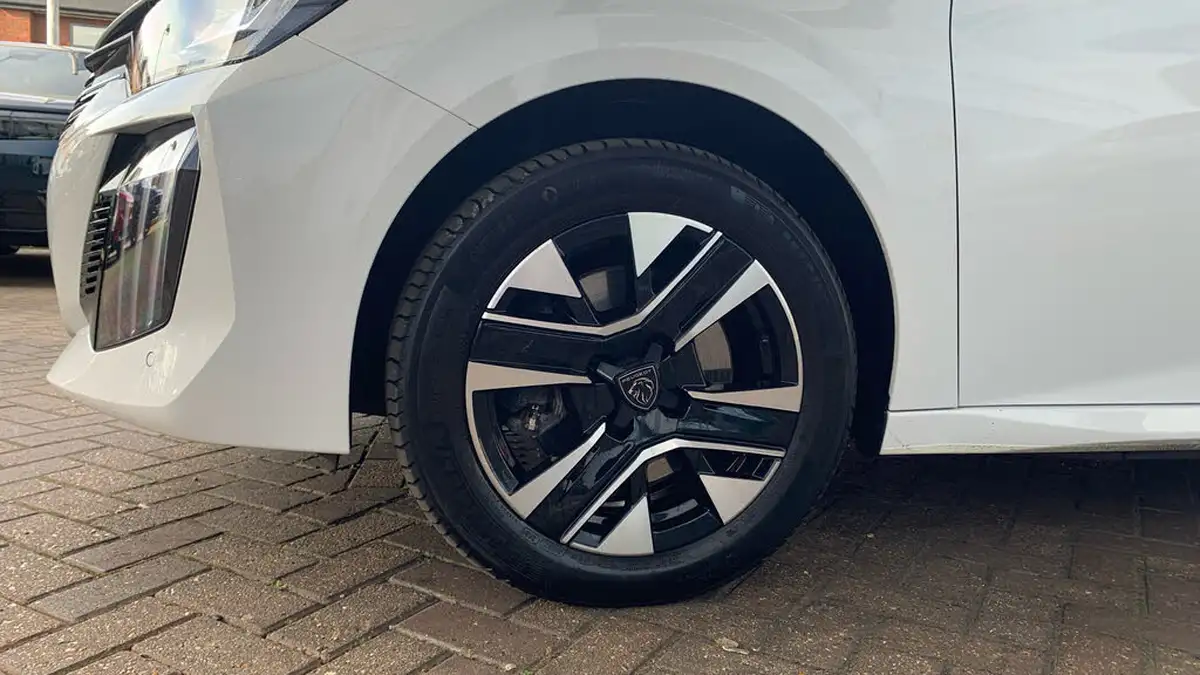 2024-peugeot-208-e-e-style-big-13