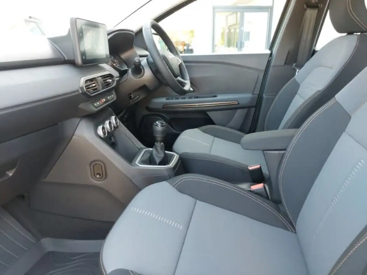 2024-dacia-sandero-stepway-10-tce-extreme-100bhp-bi-fuel-big-4