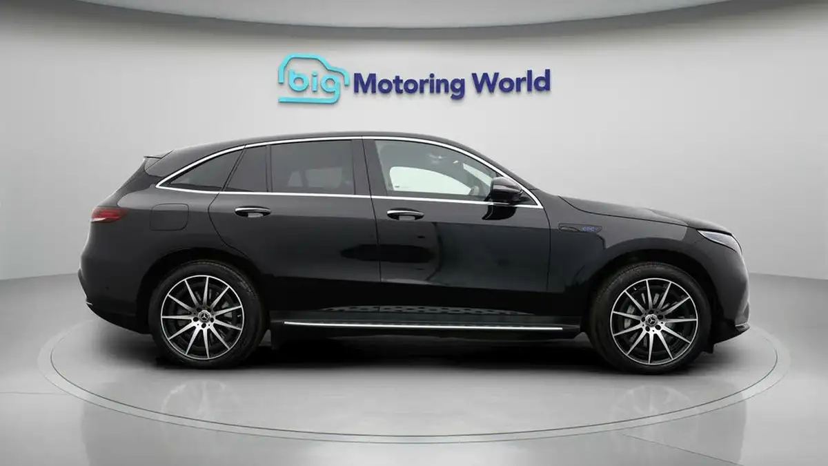 2022-mercedes-benz-eqc-e-eqc-400-amg-line-big-7