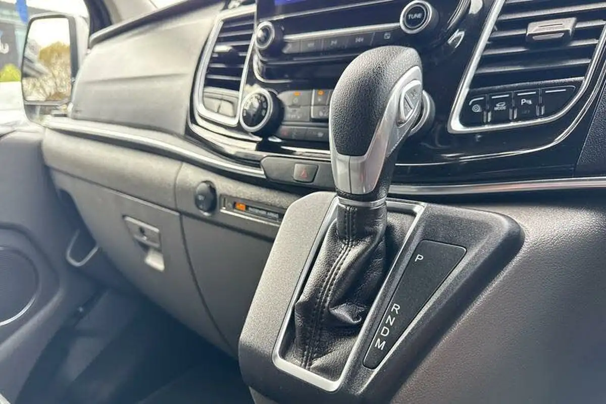 2023-ford-tourneo-custom-big-38