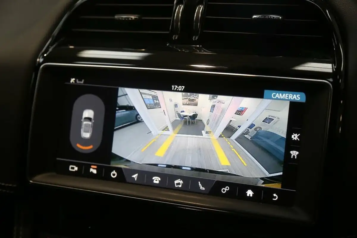 2019-jaguar-f-pace-20-i4d-chequered-flag-180ps-big-4