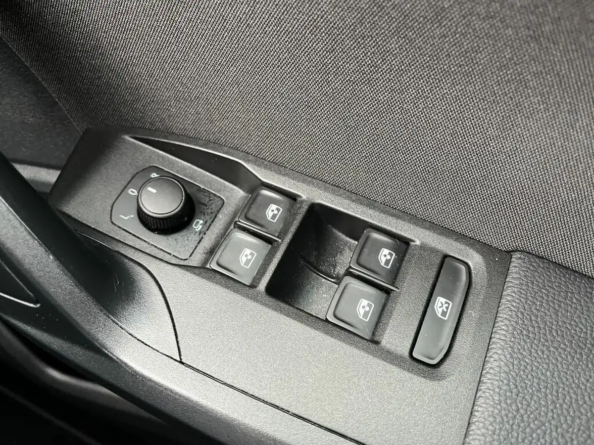 2021-seat-arona-10-tsi-fr-red-edition-big-32