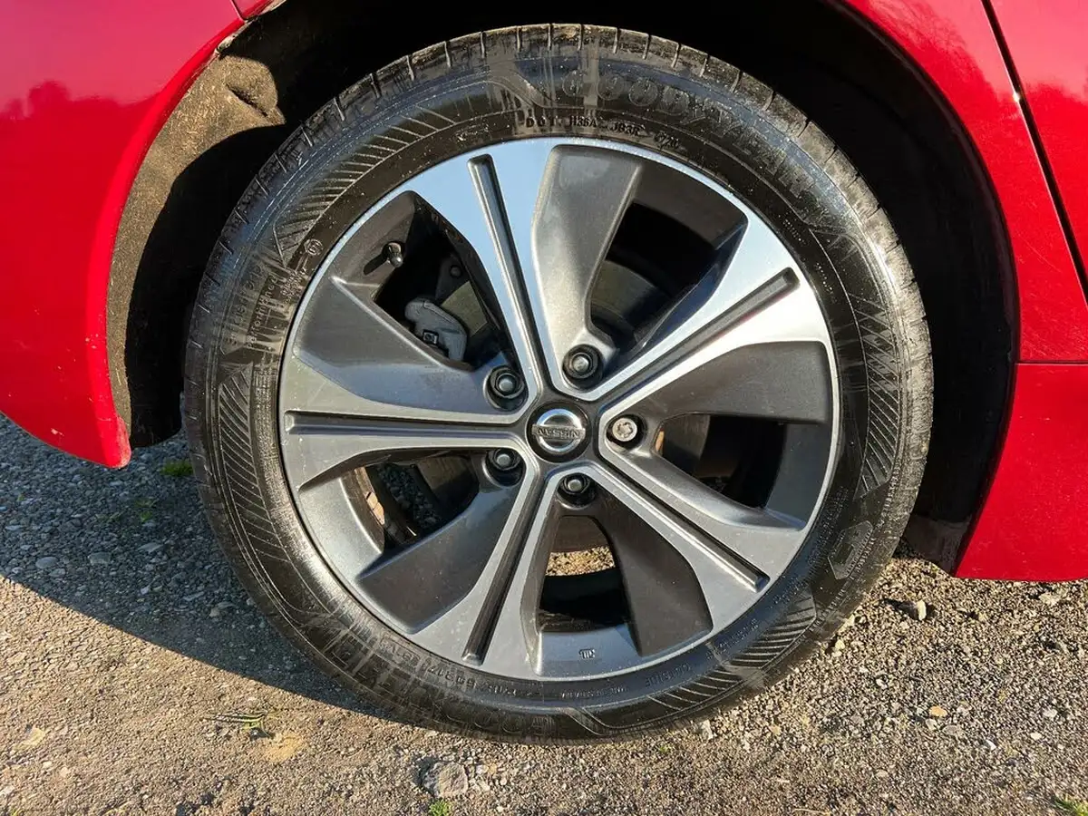 2021-nissan-leaf-e-tekna-big-27