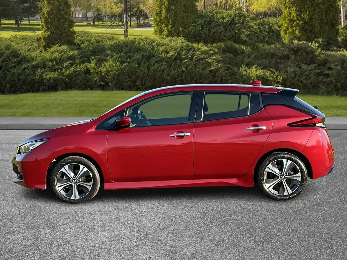 2021-nissan-leaf-e-tekna-big-3
