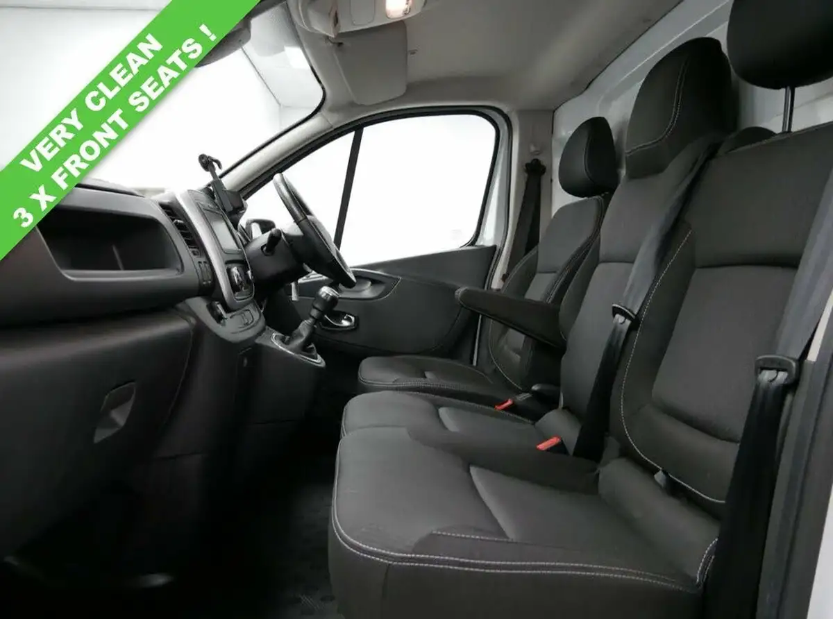 2021-renault-trafic-20dci-sl28-energy-145-black-edition-non-nav-big-4