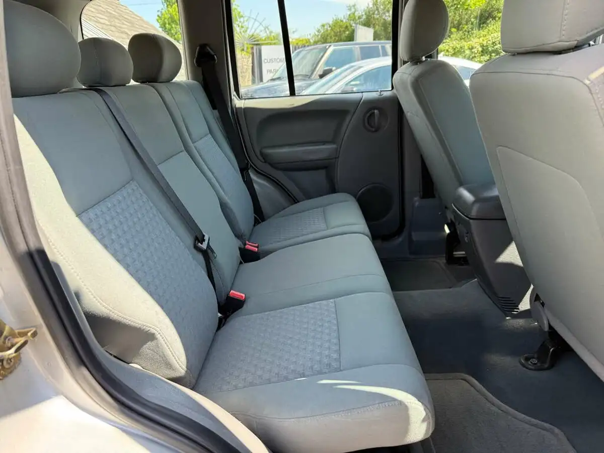 2005-jeep-cherokee-24-sport-big-22