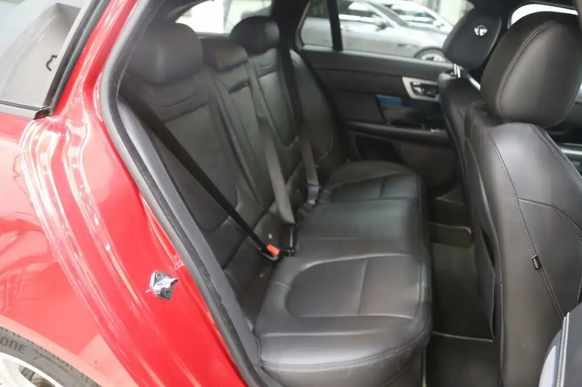 2014-jaguar-xf-30td-s-portfolio-v6-sportbrake-5d-big-25