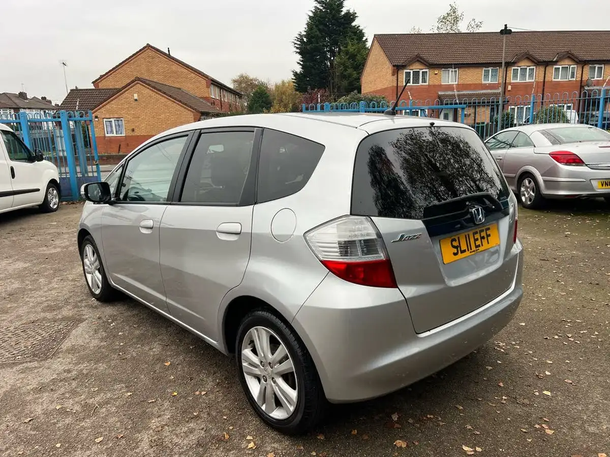 2011-honda-jazz-14-ex-big-5