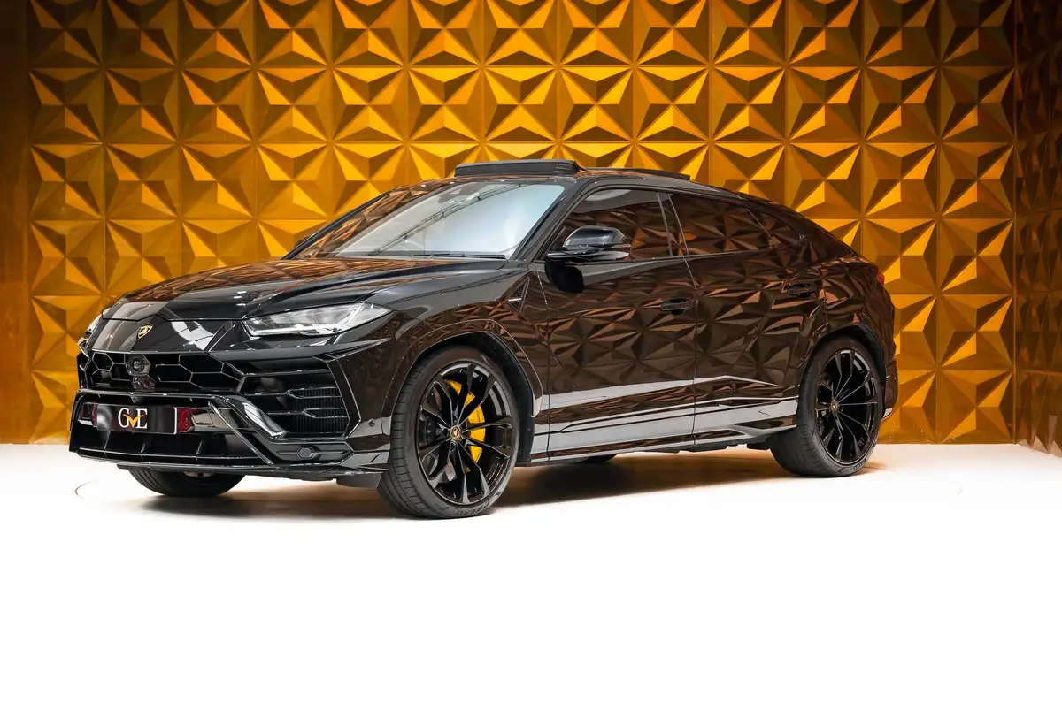 2022-lamborghini-urus-40-no-trim-big-3