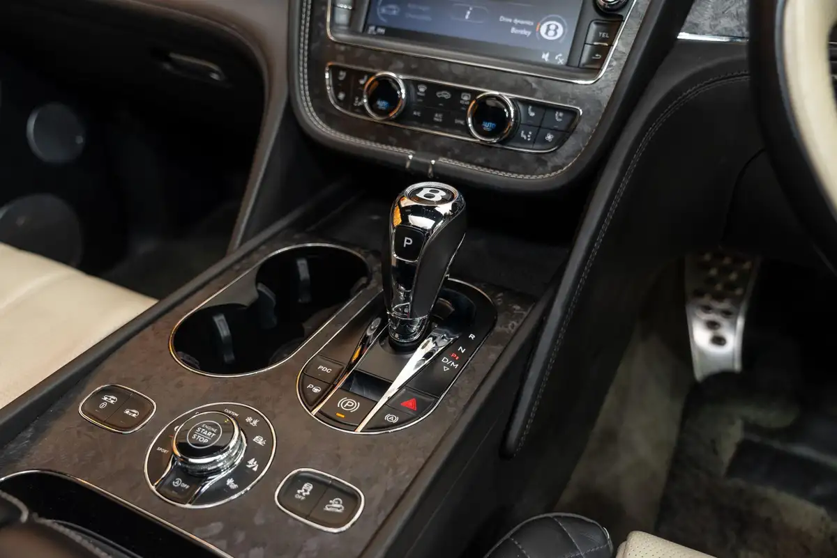 2018-bentley-bentayga-60-w12-big-21