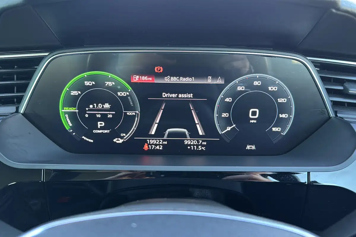 2021-audi-e-tron-55e-technik-station-wagon-big-13