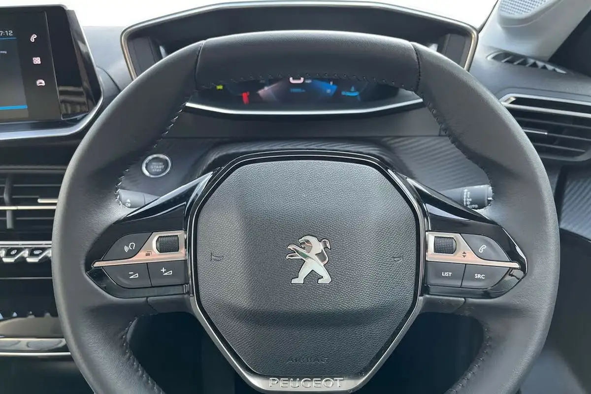 2023-peugeot-208-12-puretech-allure-premium-100ps-big-12