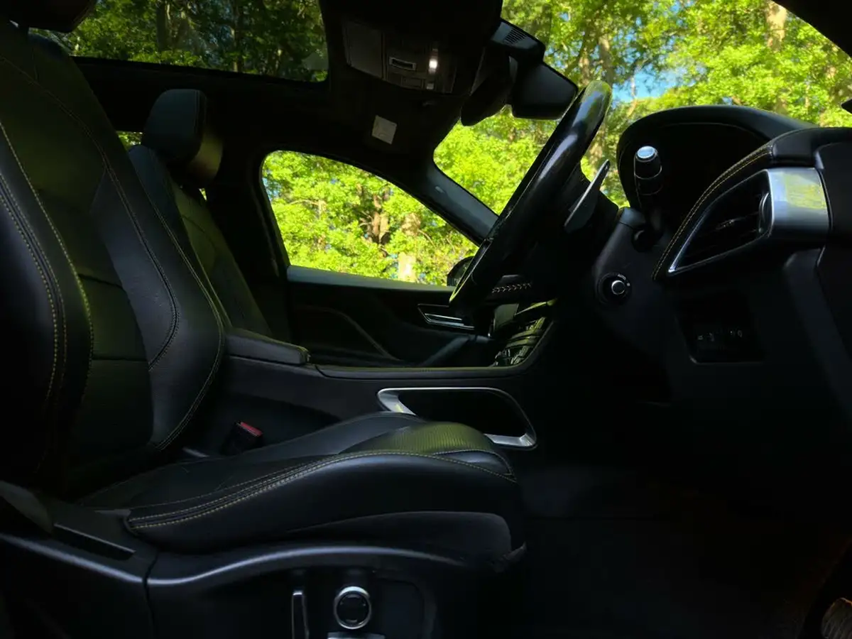 2020-jaguar-f-pace-30td-300-sport-big-14