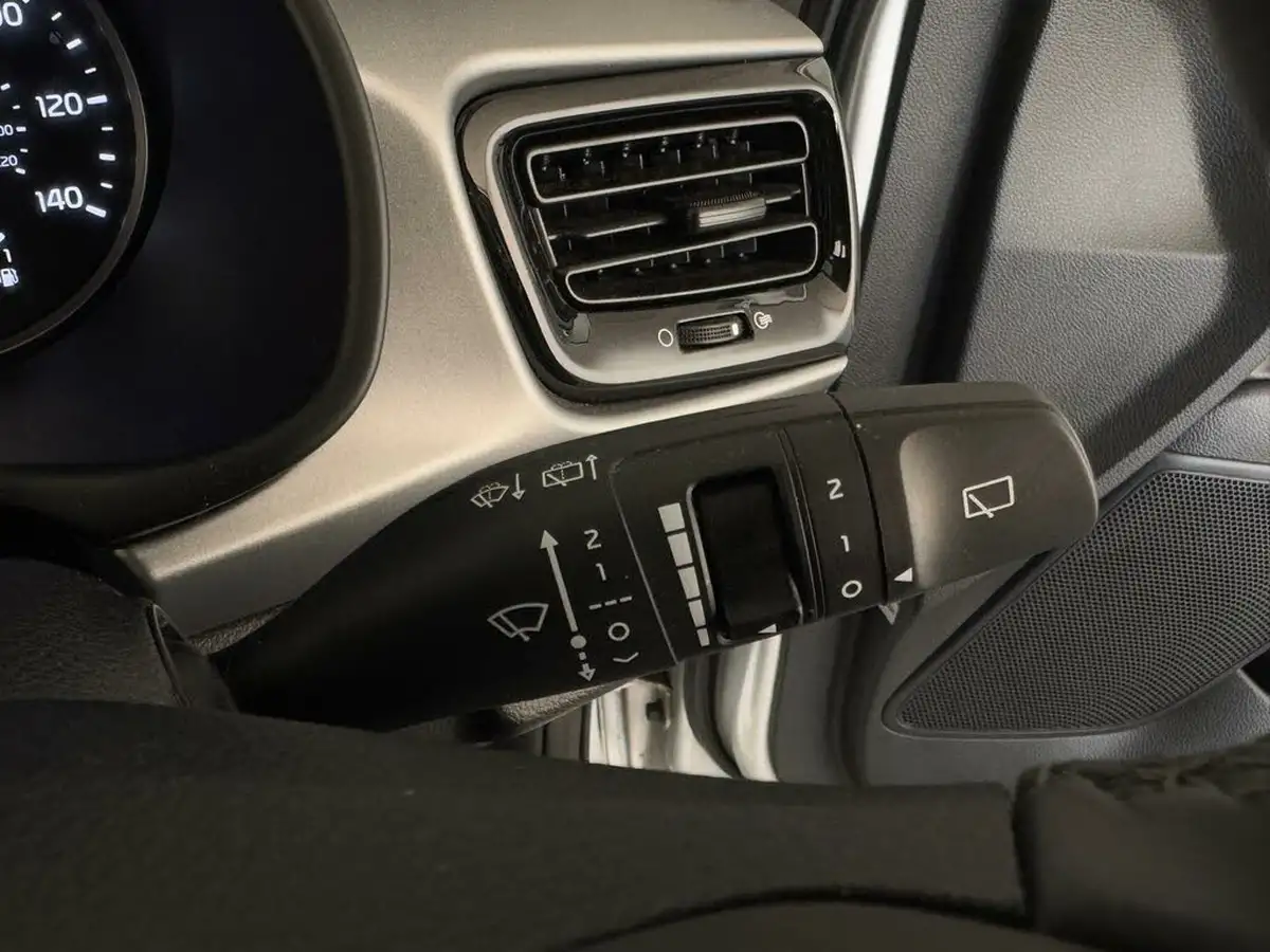 2022-kia-rio-10-t-gdi-2-big-8