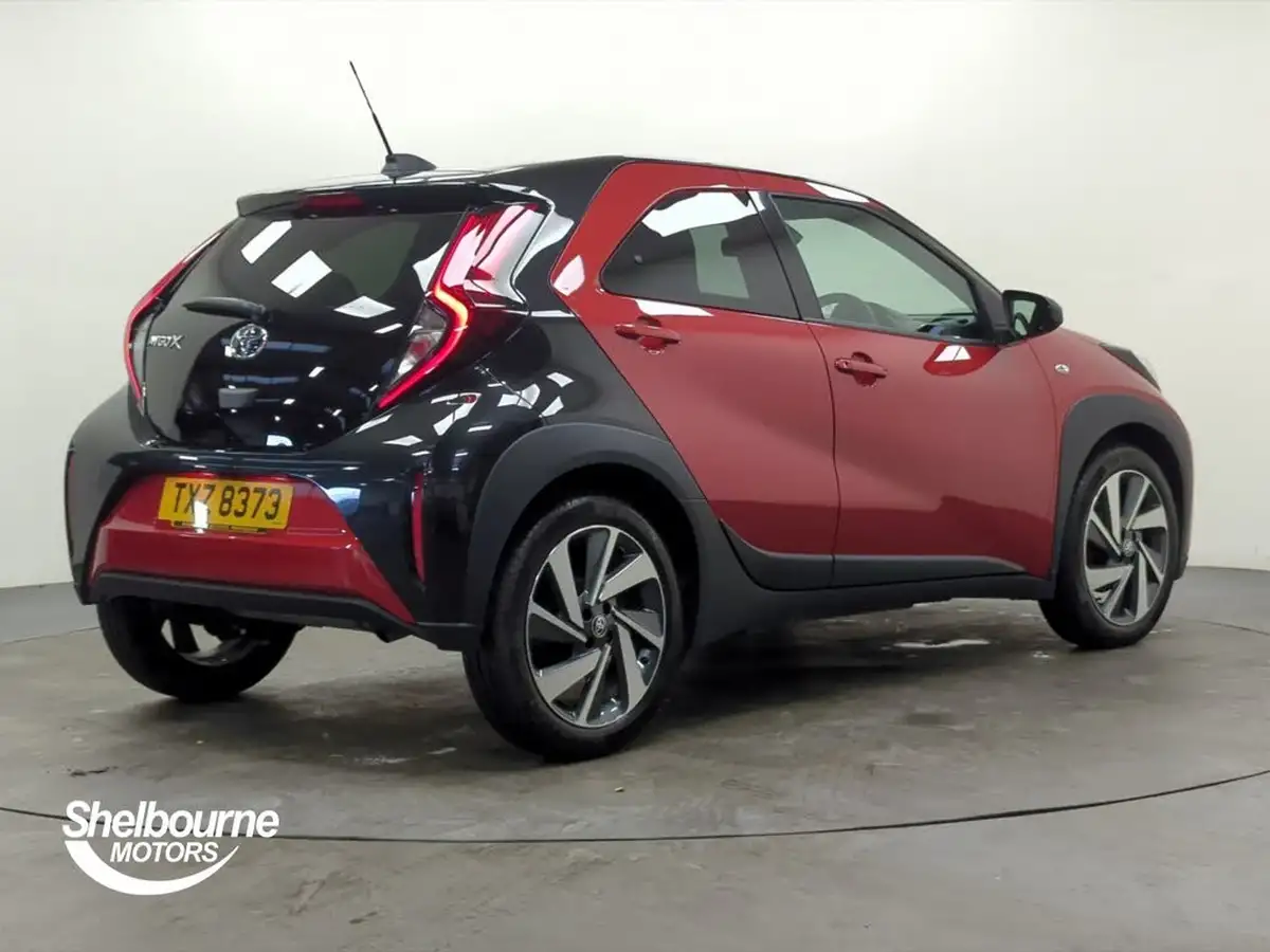 2024-toyota-aygo-x-10-vvt-i-edge-big-11