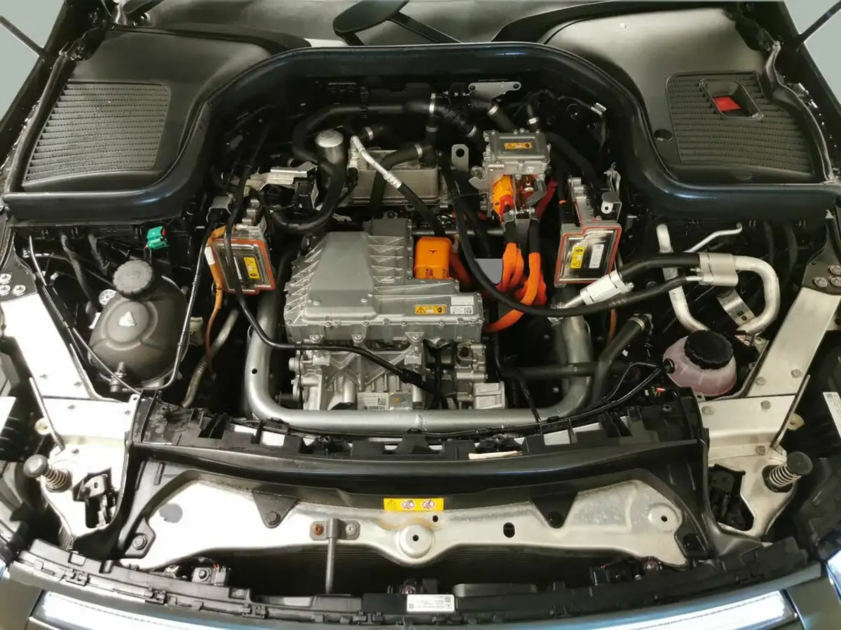 2021-mercedes-benz-eqc-e-eqc-400-amg-line-big-33